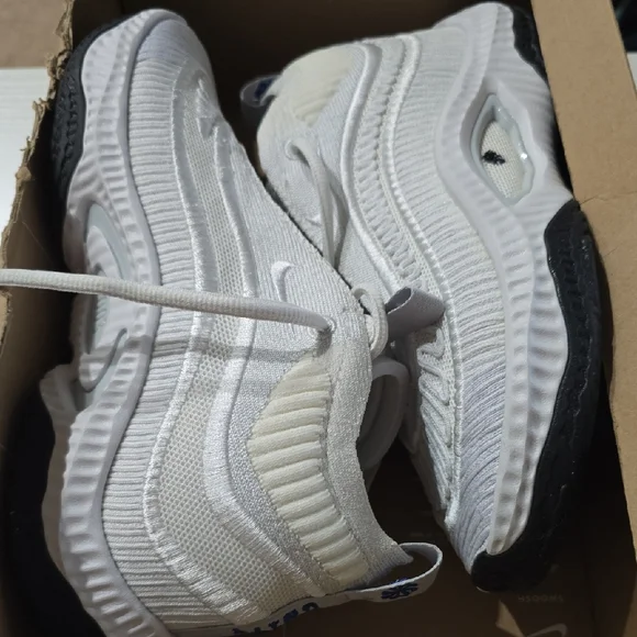 Nike Cosmic Unity 3 Basketball Shoes - Picture 1 of 3